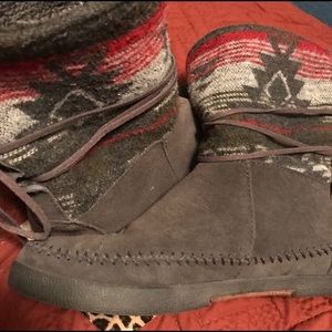 Beautiful southwest TOMS grey boots